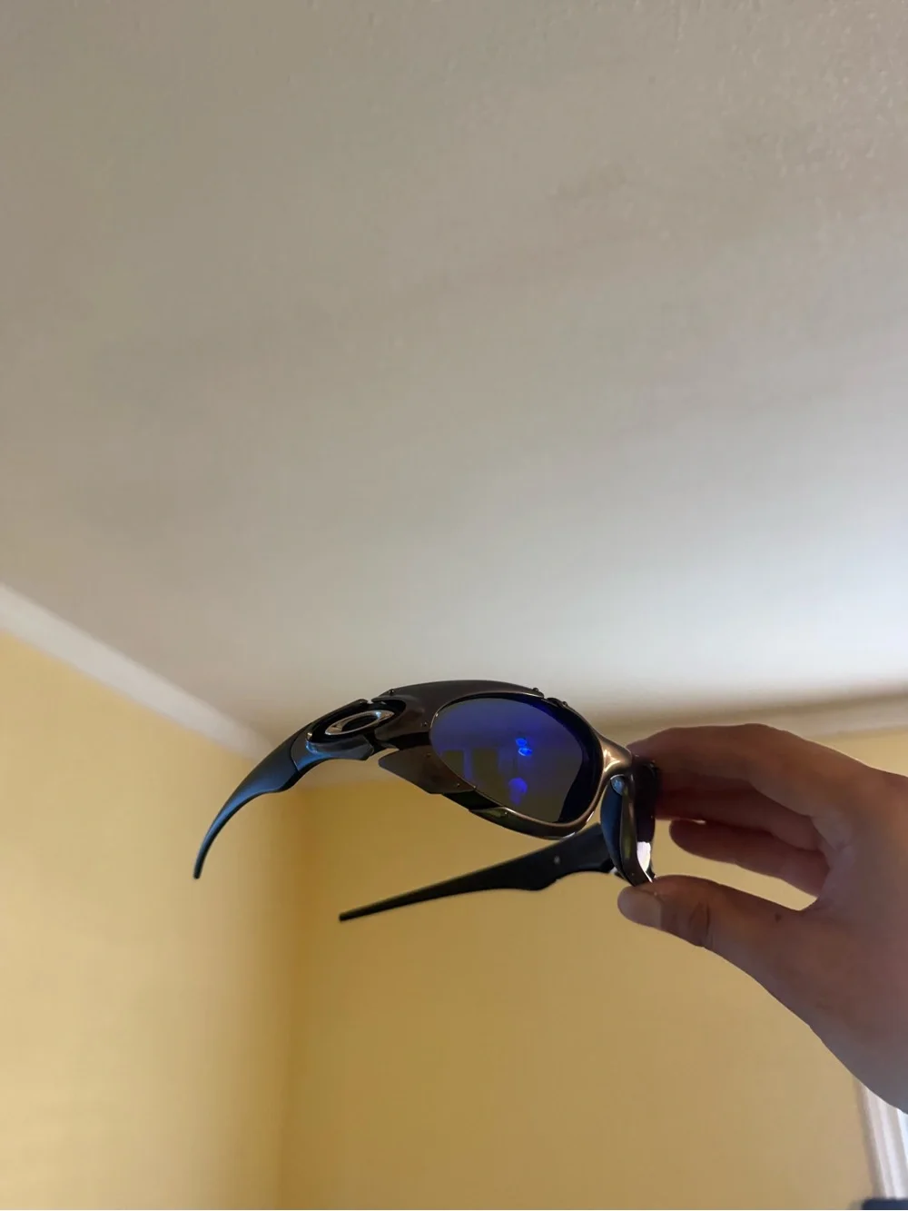 Black and Blue Mirrored Sport Sunglasses - Brand Unknown Oakley
